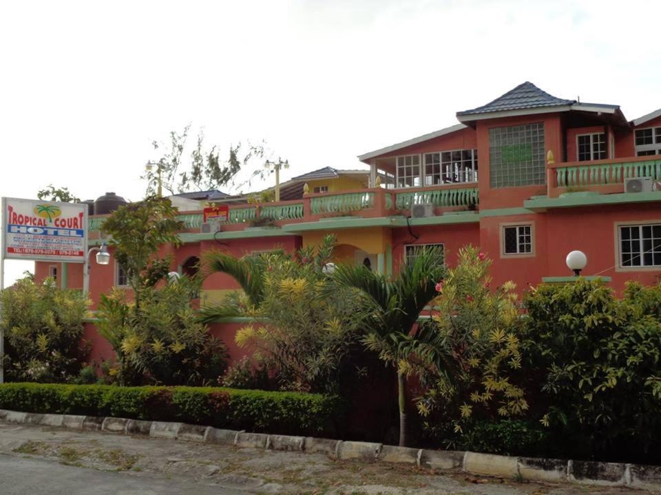 Tropical Court Hotel Montego Bay Exterior photo