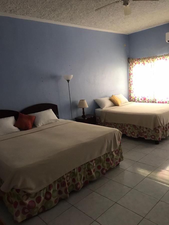 Tropical Court Hotel Montego Bay Exterior photo