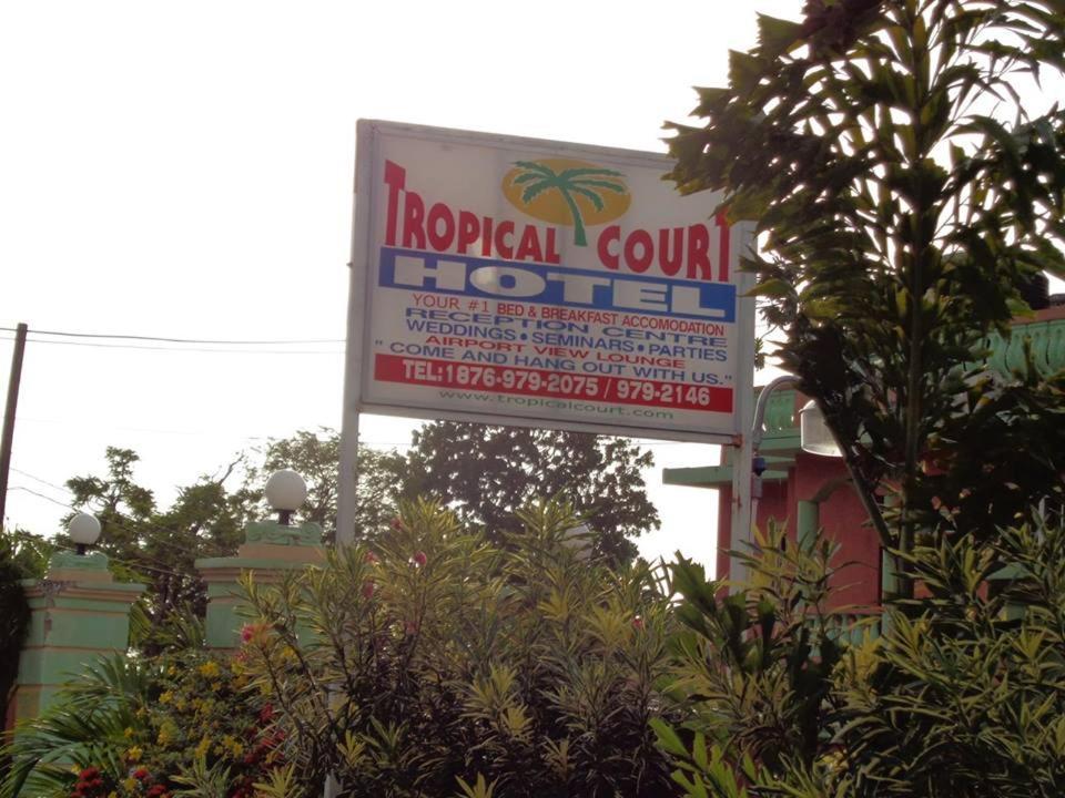 Tropical Court Hotel Montego Bay Exterior photo