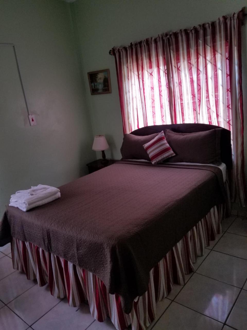 Tropical Court Hotel Montego Bay Exterior photo