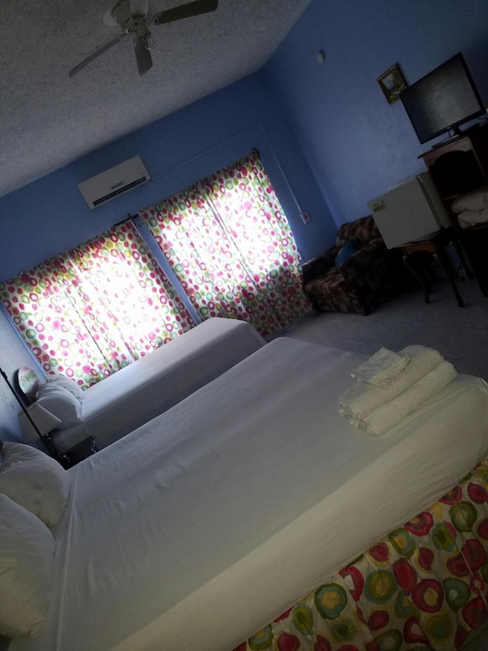 Tropical Court Hotel Montego Bay Exterior photo